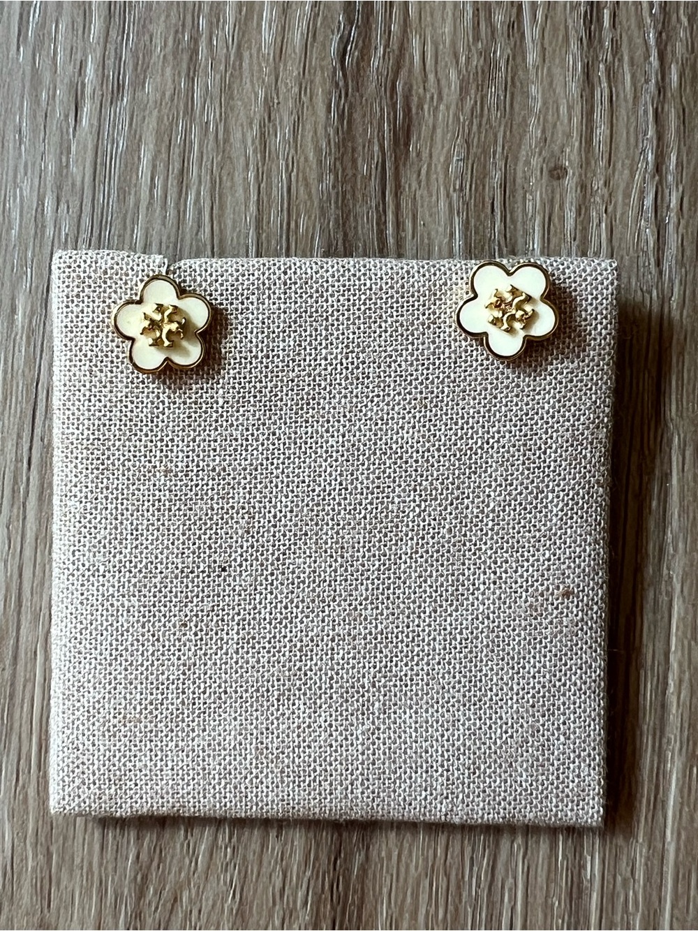 Tory Burch Kira flower enamel stud earrings Gold and Cream.
